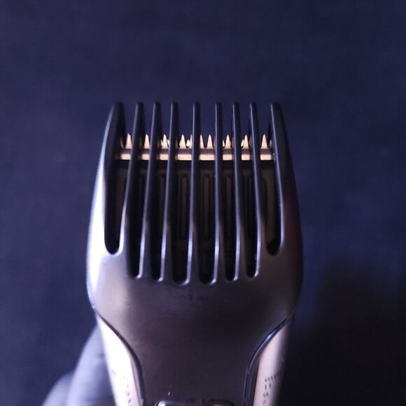 Philips Norelco Electric Cordless Body Trimmer Bodygroom Body Shaver - BG7030/49 - Picture 11 of 11